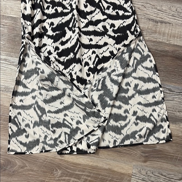 Old Navy Black and White Halter Maxi Sundress - Picture 3 of 5